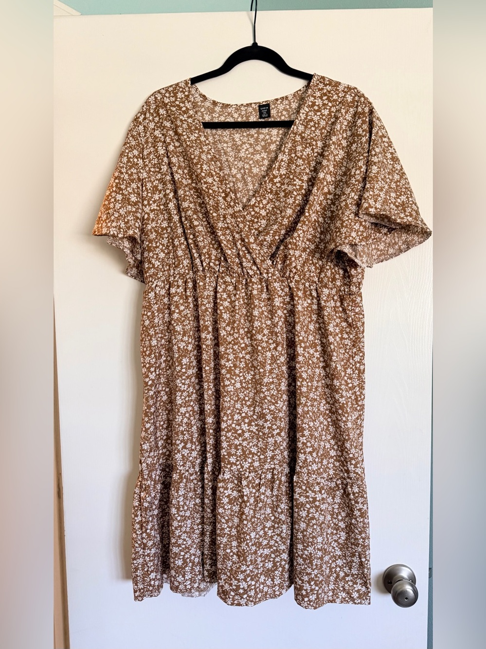 SHEIN Curve 1XL Brown Floral Wrap Dress Flutter Sleeve NWOT